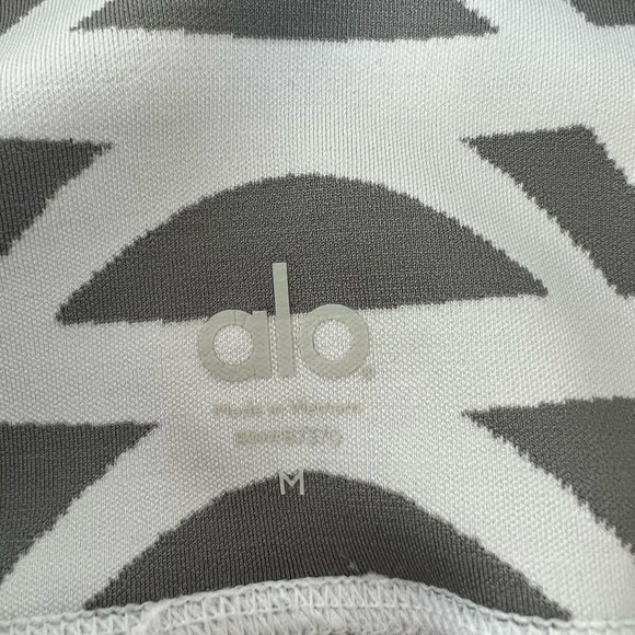 ALO High waisted capri leggings - Picture 2 of 6